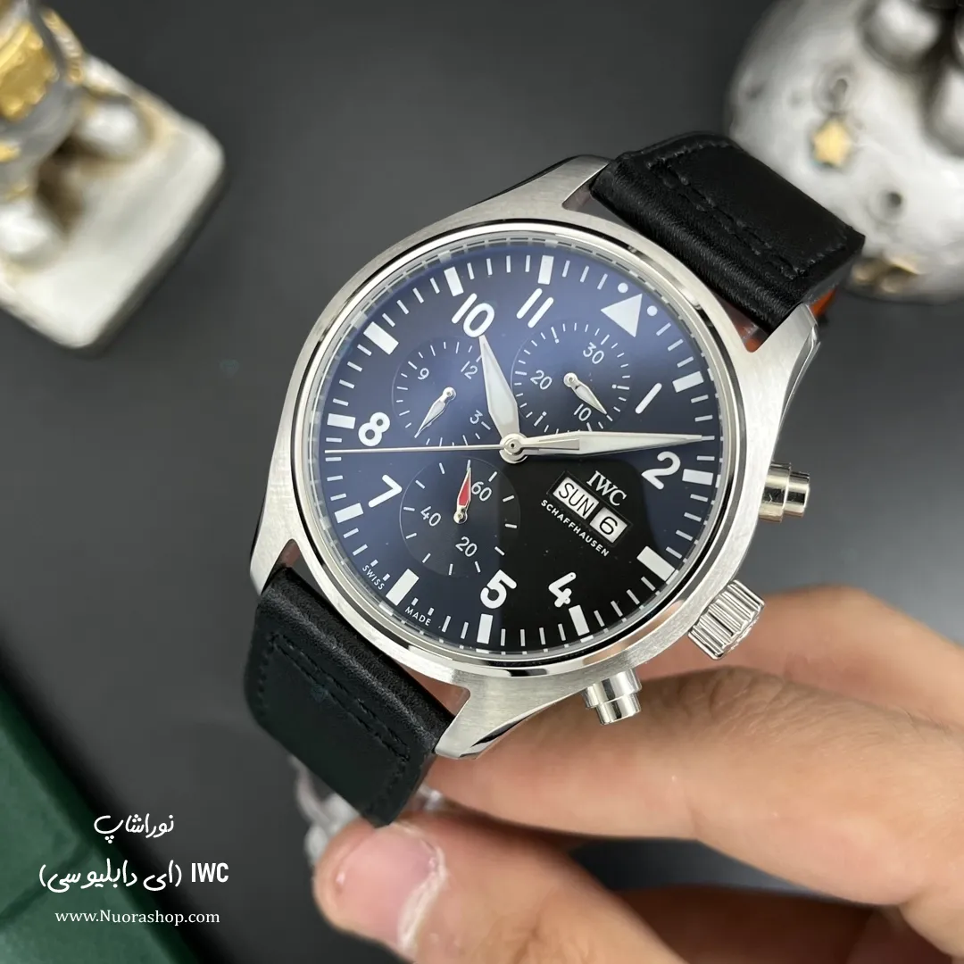 ساعت مچی کرونوگراف بند چرم صفحه مشکی IWC Pilot's