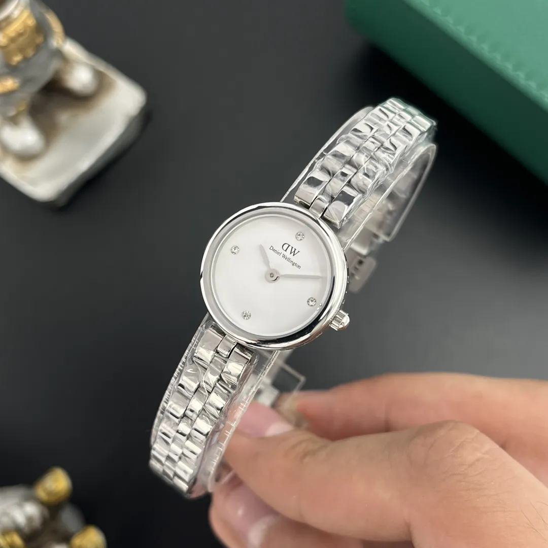 ساعت زنانه دنیل ولینگتون پتیت مینی نقره ای صفحه سفید Petite Mini